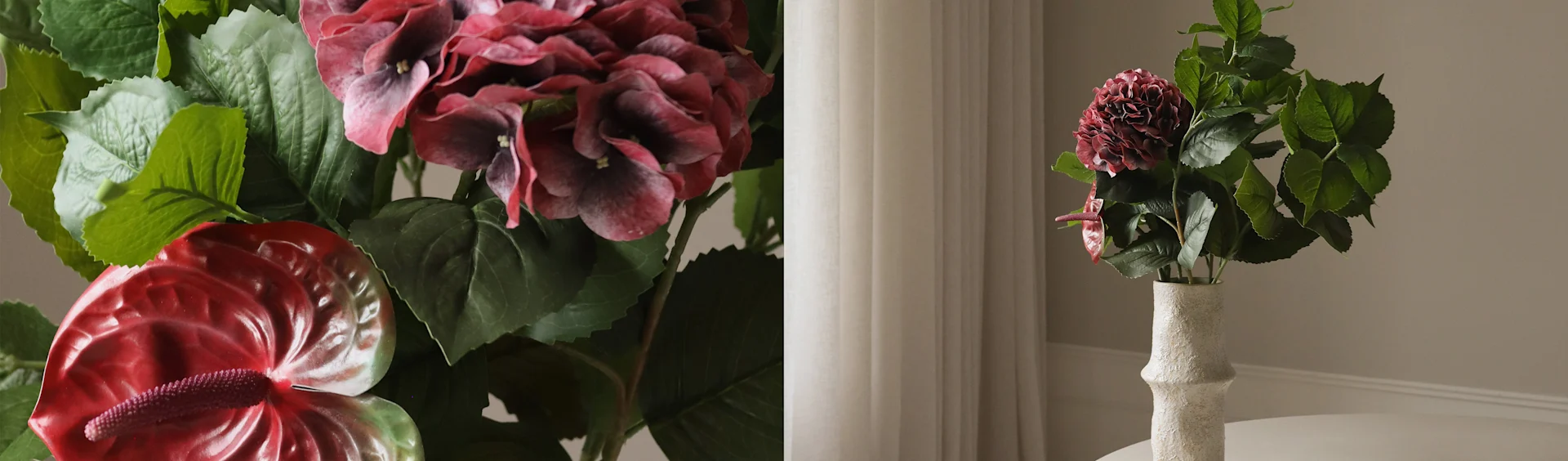 Kunstig mørkerød hortensia og røde anthuriumblomster i en tekstureret hvid vase.