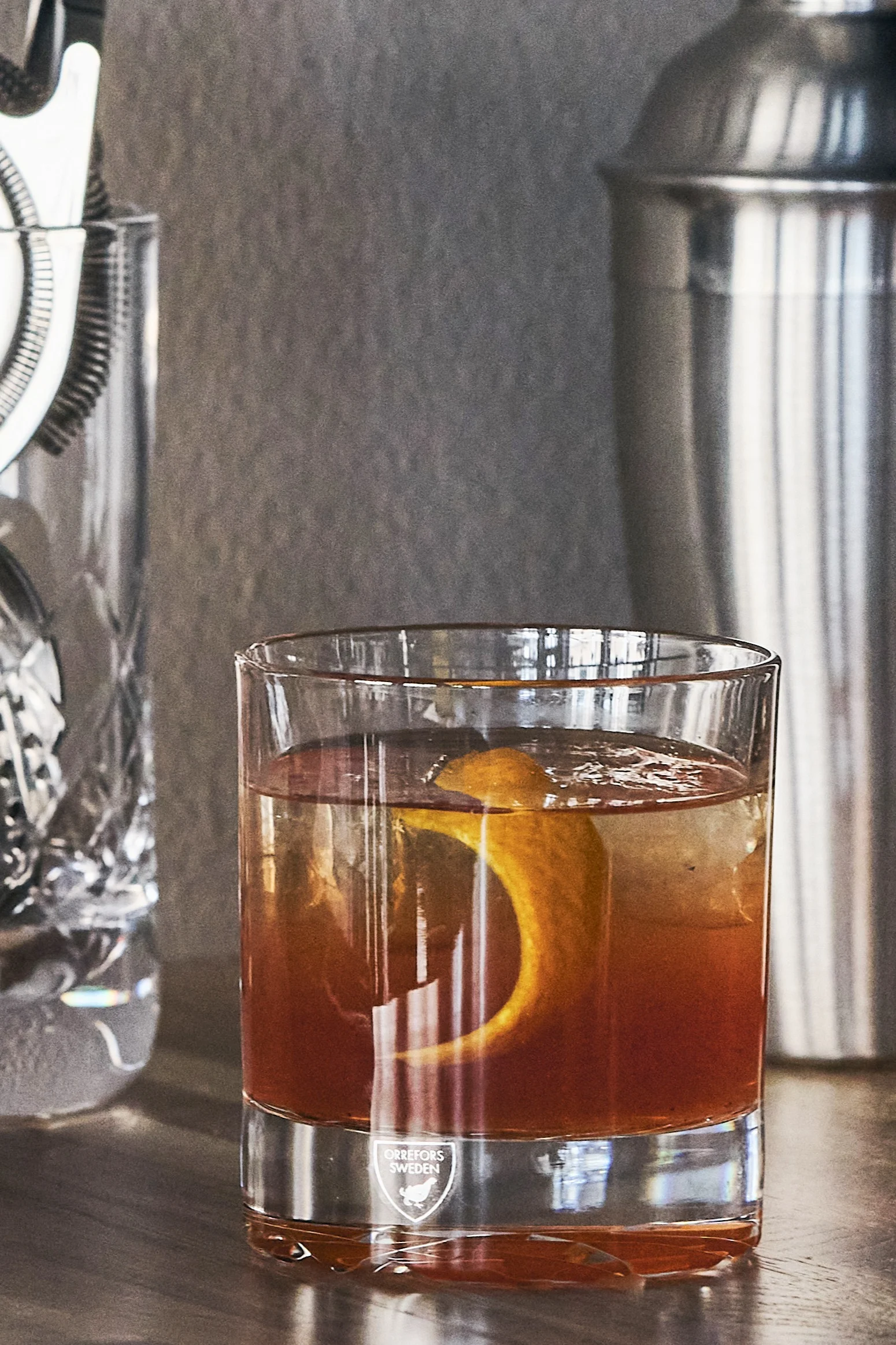 Forskellige slags cocktail glas til forskellige slags drinks. Her kan du se Essence drikkeglas fra Iittala med rosmarin og agurk drink. 